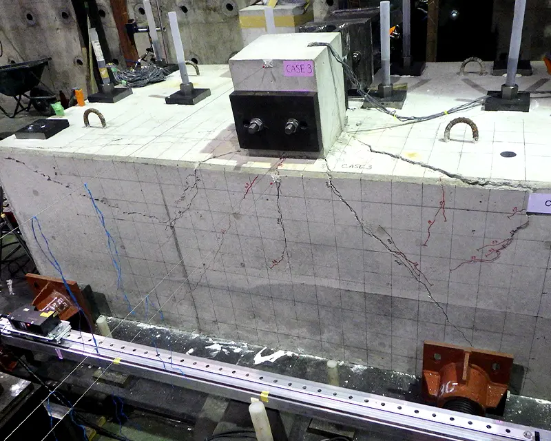 模型供試体への載荷実験